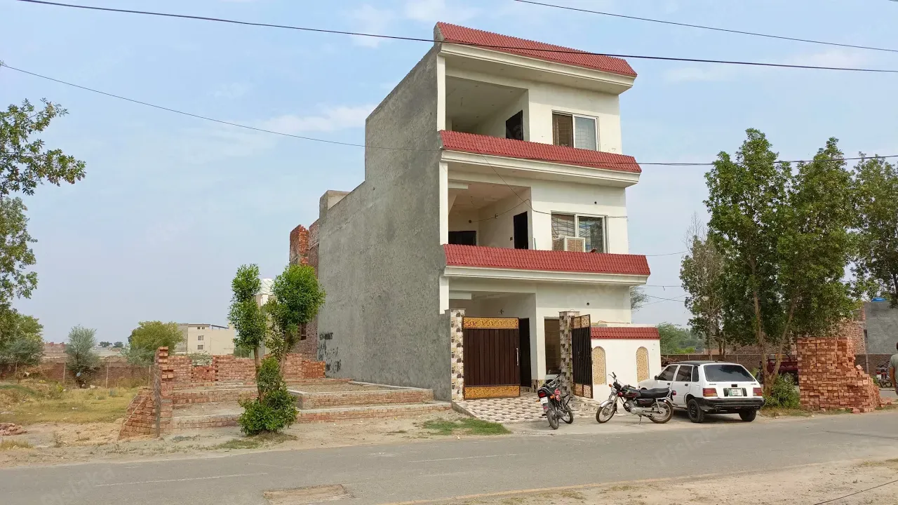 5 Marla Facing Park House For Sale in Eden Residencia College Road Lahore.